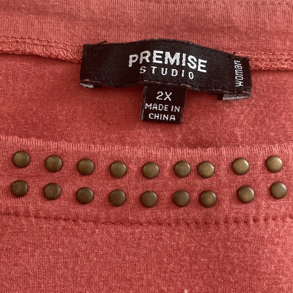 CLOSET CLEANOUT --   3 / $20 DEAL ON THIS ITEM - Picture 5 of 6